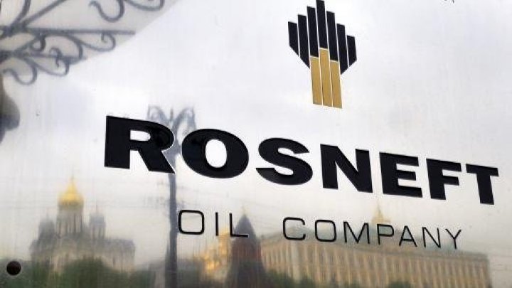 Rosneft's quarterly net profit hit by weak oil prices