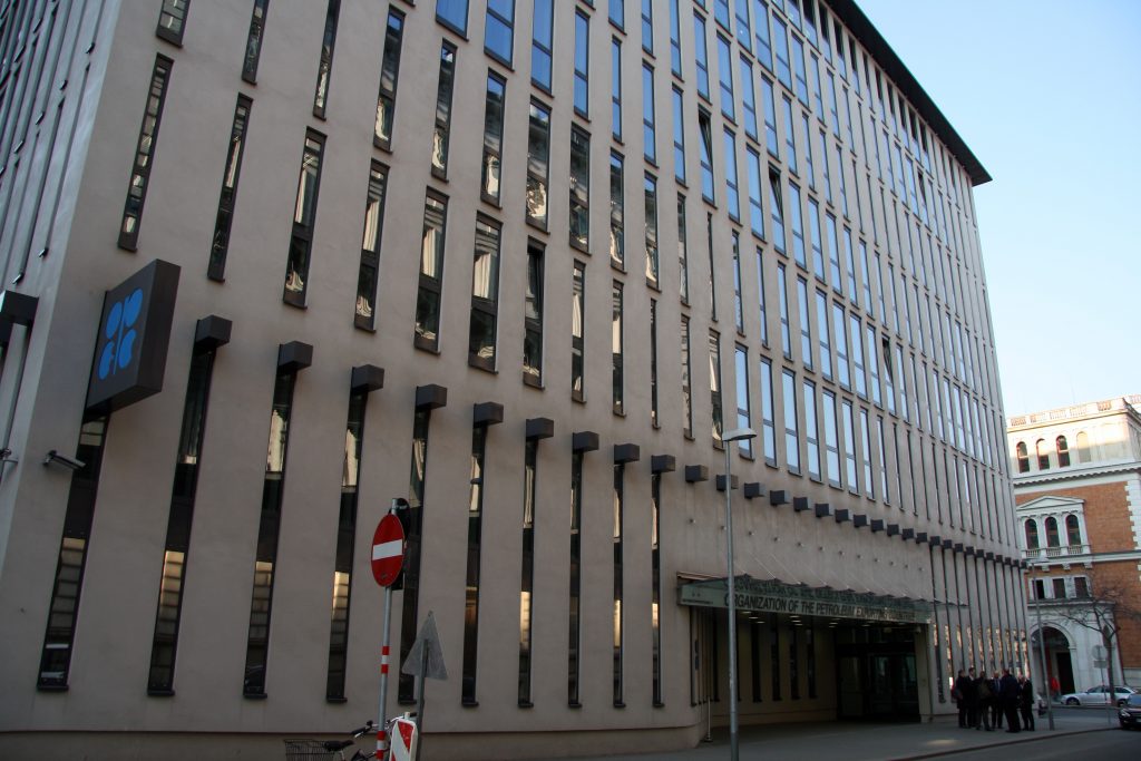 OPEC daily basket price close at $53.93/b