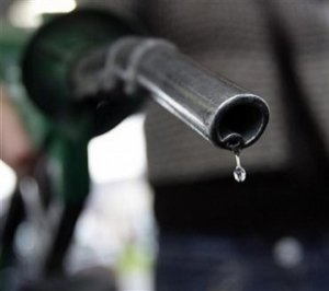 Oil prices rebound as Nigeria suspends subsidy removal