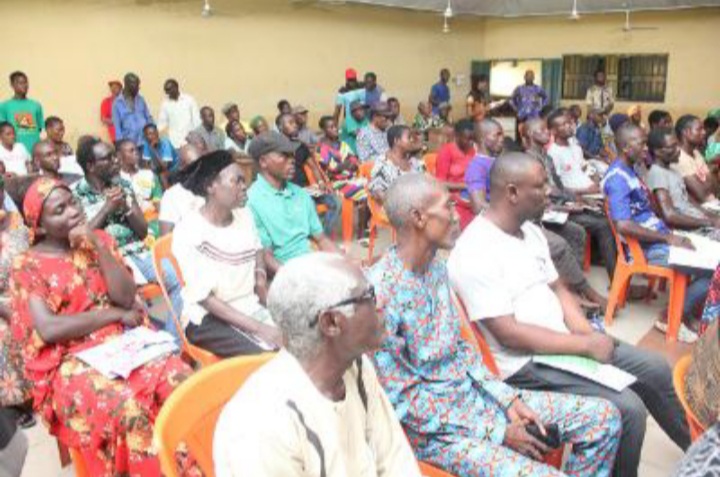 *A cross section of members of Joinkrama clan during the community diagnostic dialogue on oil pollution