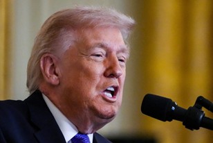 Oil sinks 7% as Trump predicts Middle East de-escalation